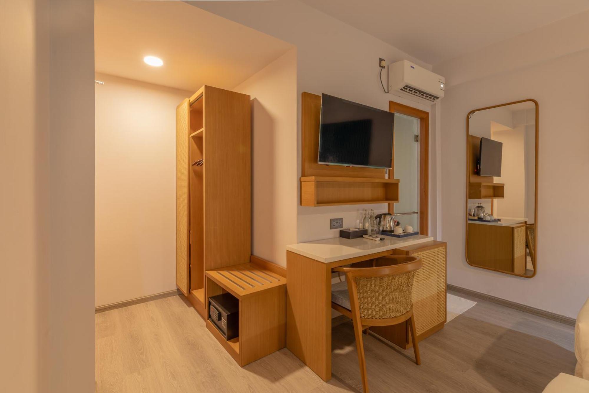 Umet Seaview Hotel With Free Airport Pick Up And Drop T&C Apply Мале Экстерьер фото