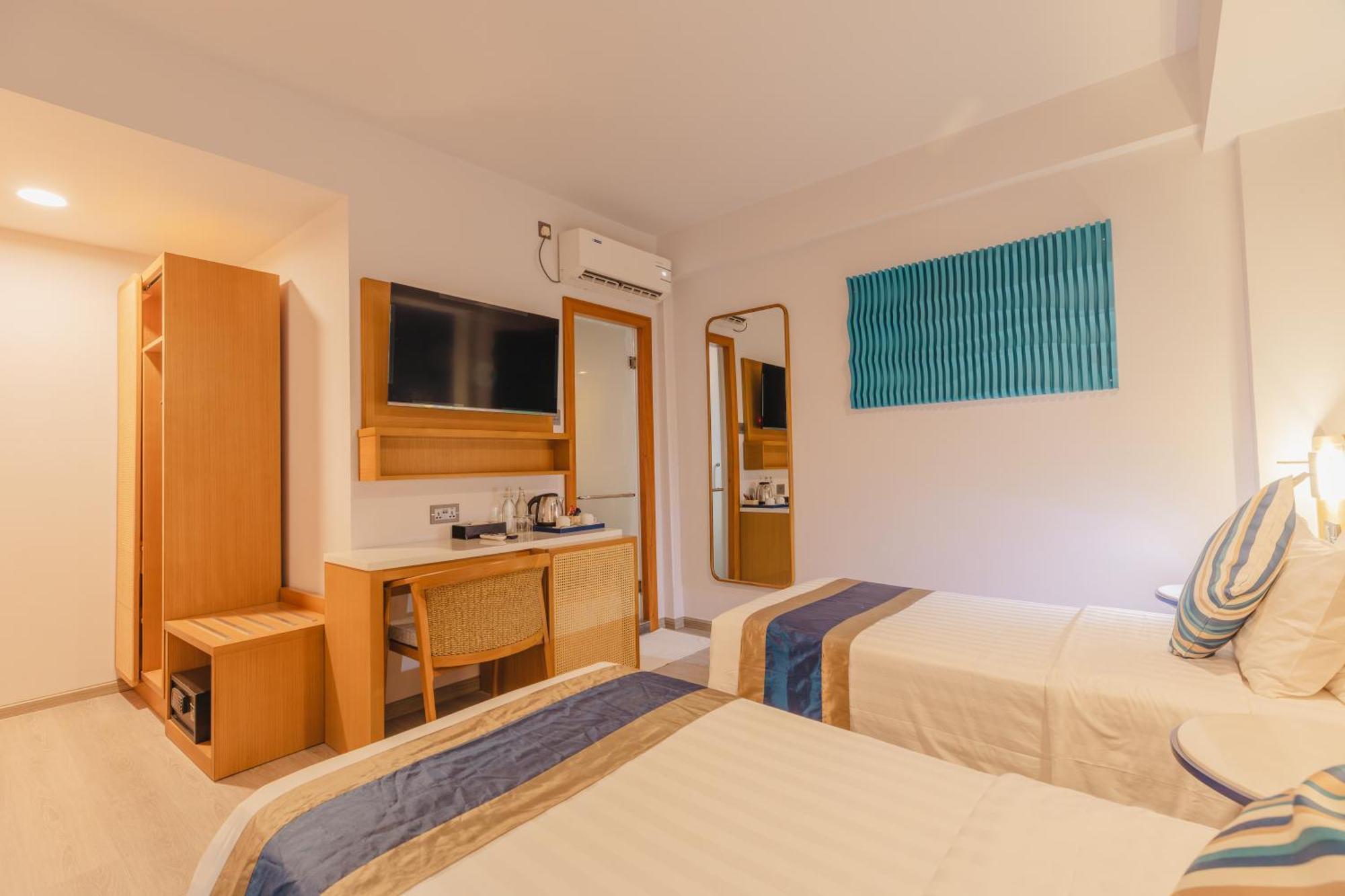 Umet Seaview Hotel With Free Airport Pick Up And Drop T&C Apply Мале Экстерьер фото