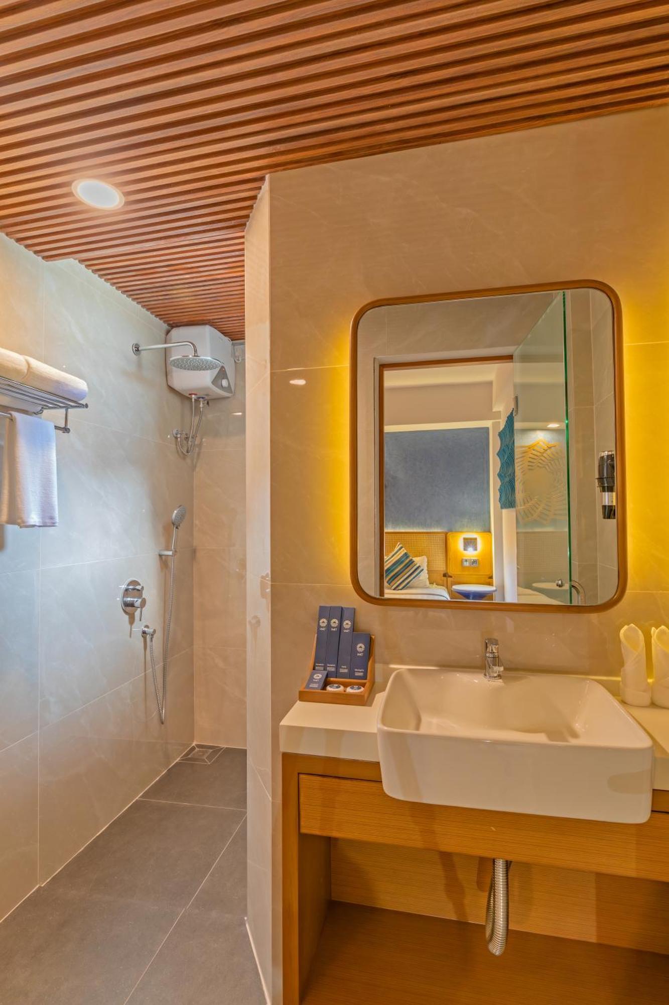 Umet Seaview Hotel With Free Airport Pick Up And Drop T&C Apply Мале Экстерьер фото