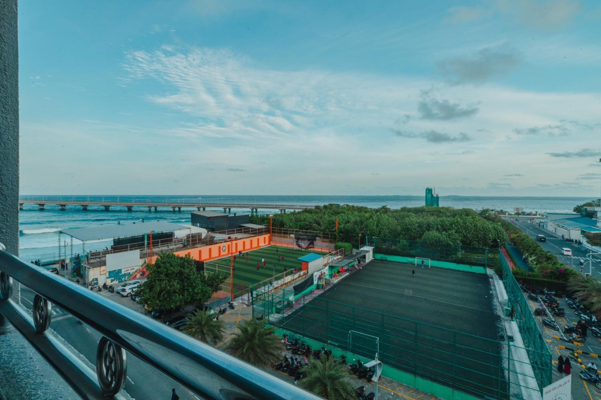 Umet Seaview Hotel With Free Airport Pick Up And Drop T&C Apply Мале Экстерьер фото