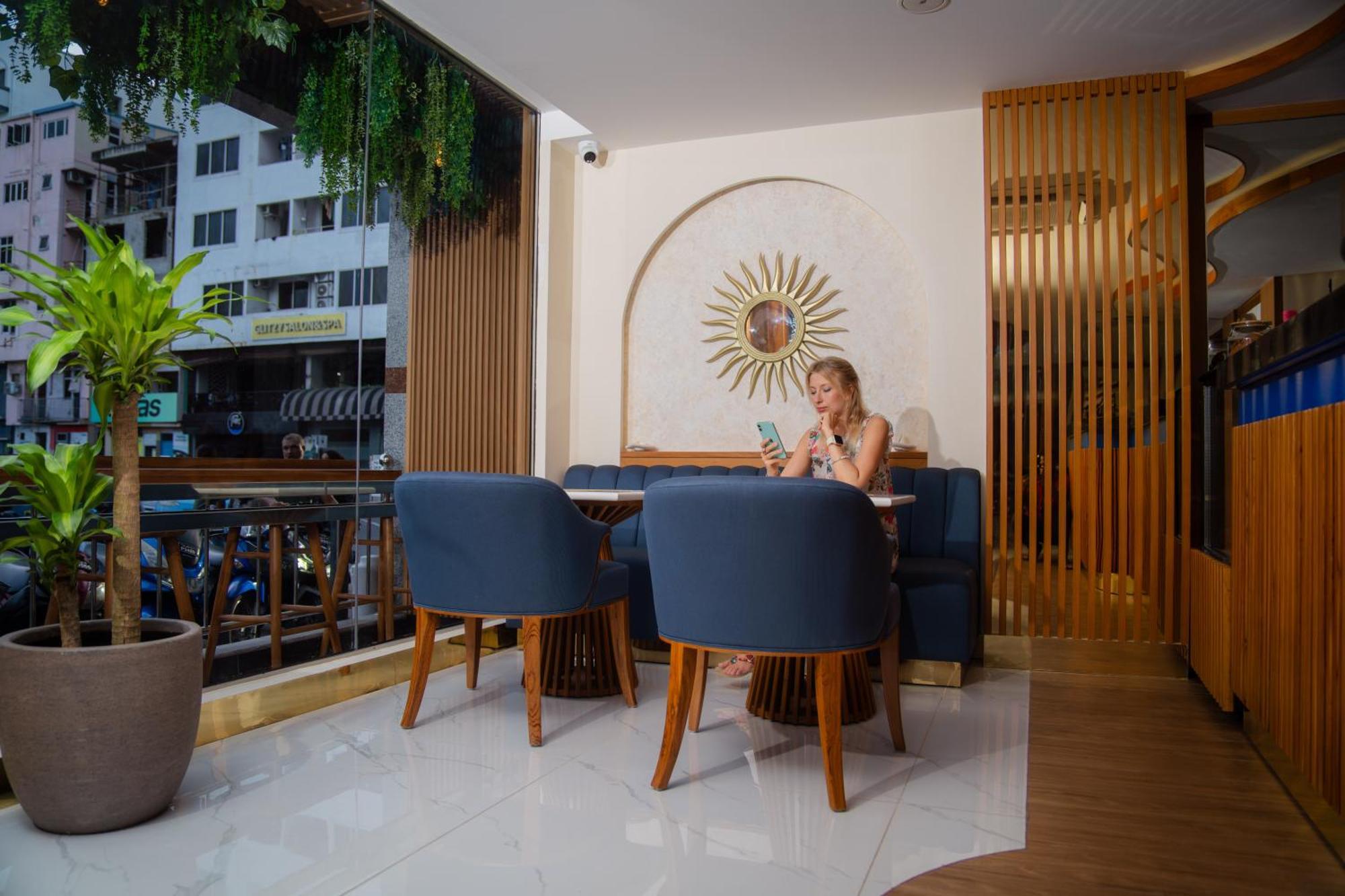 Umet Seaview Hotel With Free Airport Pick Up And Drop T&C Apply Мале Экстерьер фото