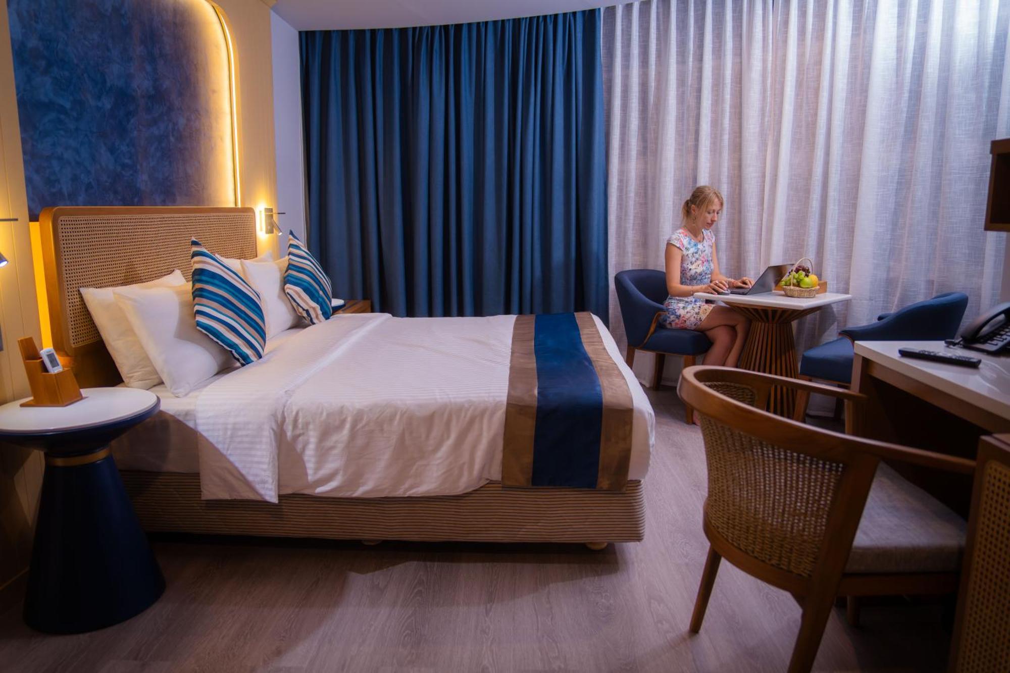 Umet Seaview Hotel With Free Airport Pick Up And Drop T&C Apply Мале Экстерьер фото